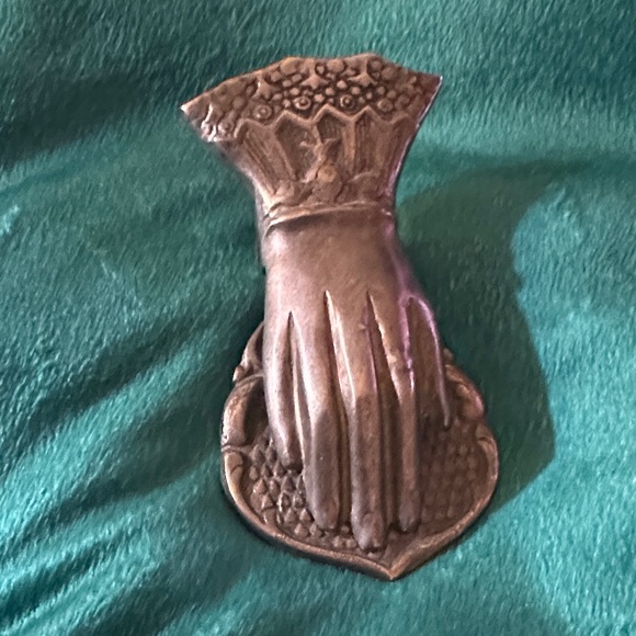Vintage Metal Hand Clip Silver toned. Great patina. - Picture 7 of 7